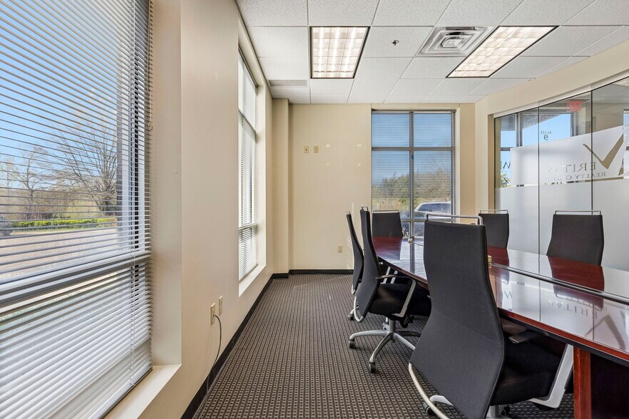 More Photos Of 8115 Isabella Ln, Brentwood Loft Creative Space For Sale