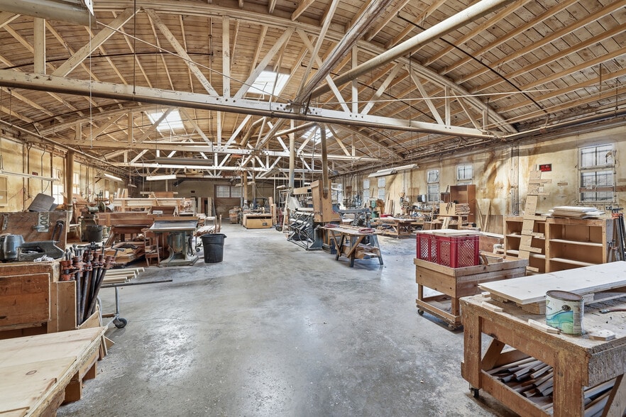 More Photos Of 1705 N Indiana St, Los Angeles Manufacturing For Lease