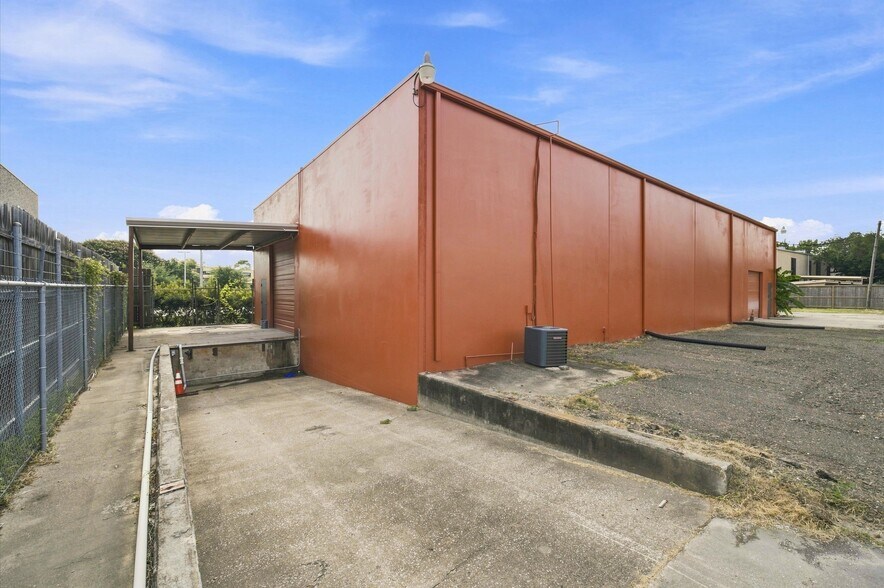 More Photos Of 1440 Cedar Post Ln, Houston Warehouse For Sale