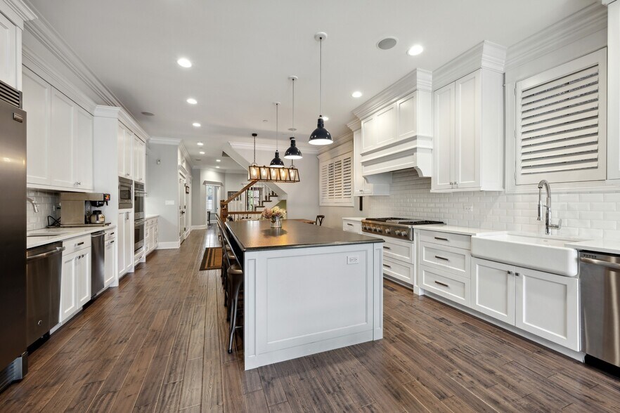 More Photos Of 1428 N Cleveland Ave, Chicago Hospitality For Sale