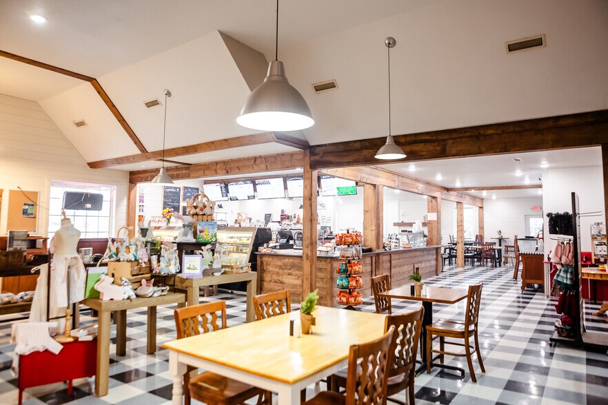 More Photos Of 2015 N Missouri St, Macon Restaurant For Sale