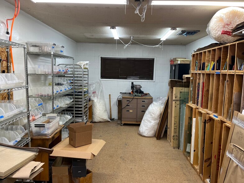 More Photos Of 333 NE Lincoln St, Hillsboro Light Manufacturing For Sale