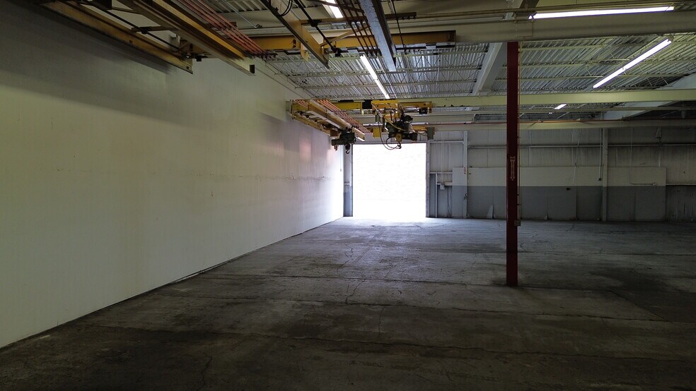 More Photos Of 33220-33250 Lakeland Blvd, Eastlake Warehouse For Lease