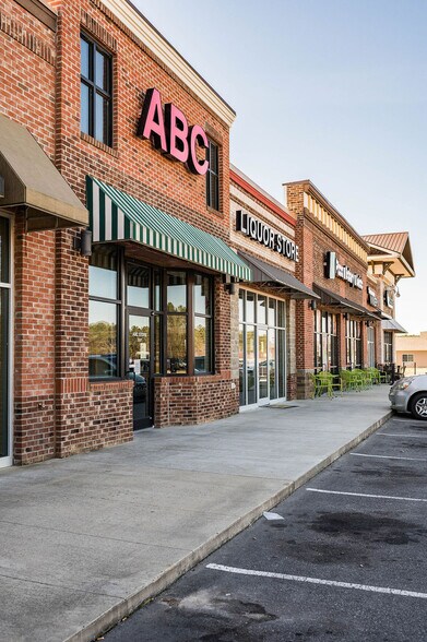 More Photos Of 221-271 Flagstone Ln, Raeford Storefront Retail Office For Lease