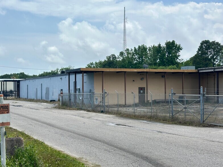 More Photos Of 2909 26th Ave, Gulfport Distribution For Sale