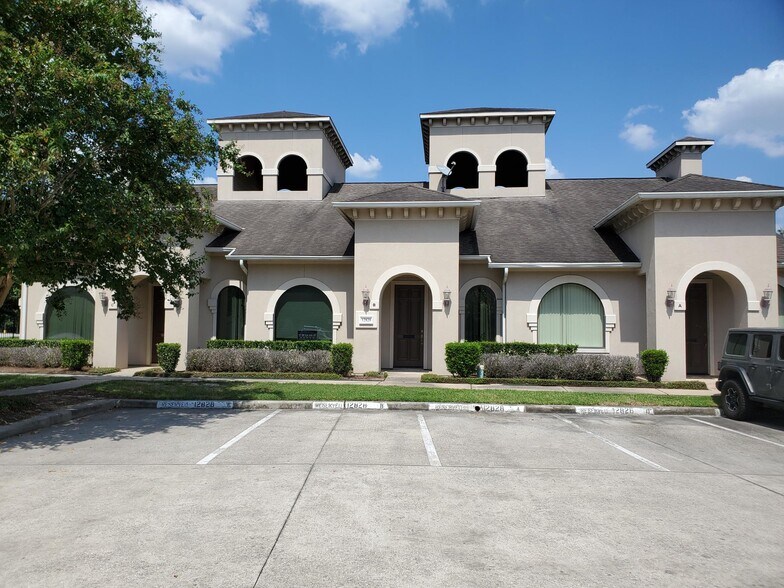 More Photos Of 12828 Willow Centre Dr, Houston Medical For Sale