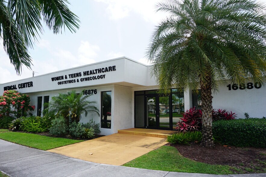 More Photos Of 16870-16880 NE 19th Ave, North Miami Beach Medical For Lease