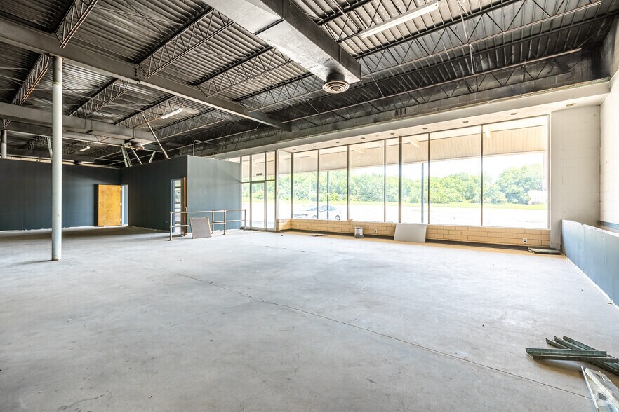 More Photos Of 6000 Leavenworth Rd, Kansas City Unknown For Lease