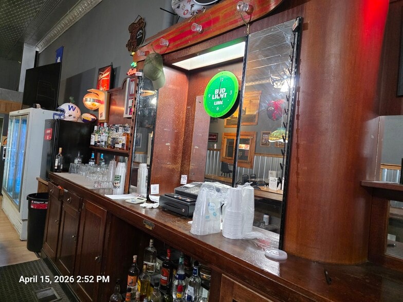 More Photos Of 417 Saint James Ave, Wynot Storefront Retail Residential For Sale