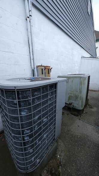 More Photos Of 761 Park Ave, Cranston Medical For Lease