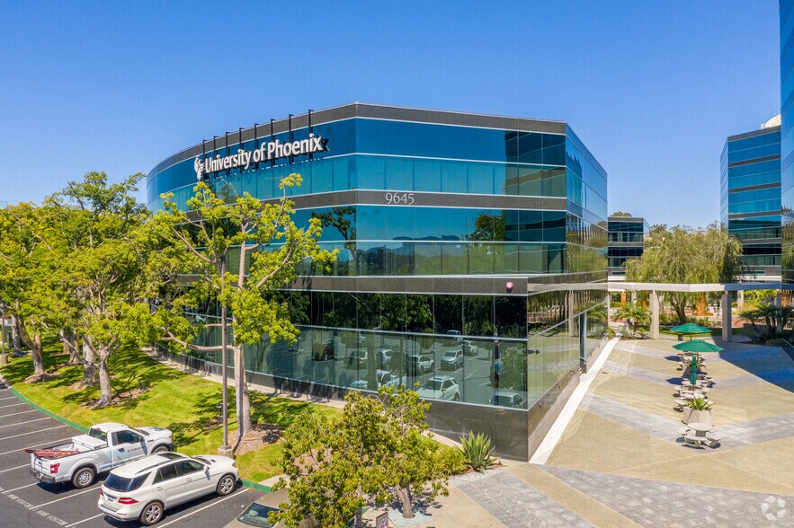 More Photos Of 9655 Granite Ridge Dr, San Diego Unknown For Lease