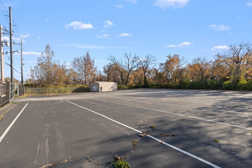 More Photos Of 7014 Saint Charles Rock Rd, Saint Louis Land For Sale