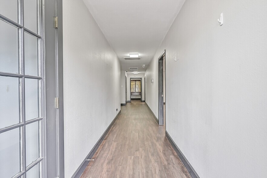 More Photos Of 512 N Friendswood Dr, Friendswood Office For Lease