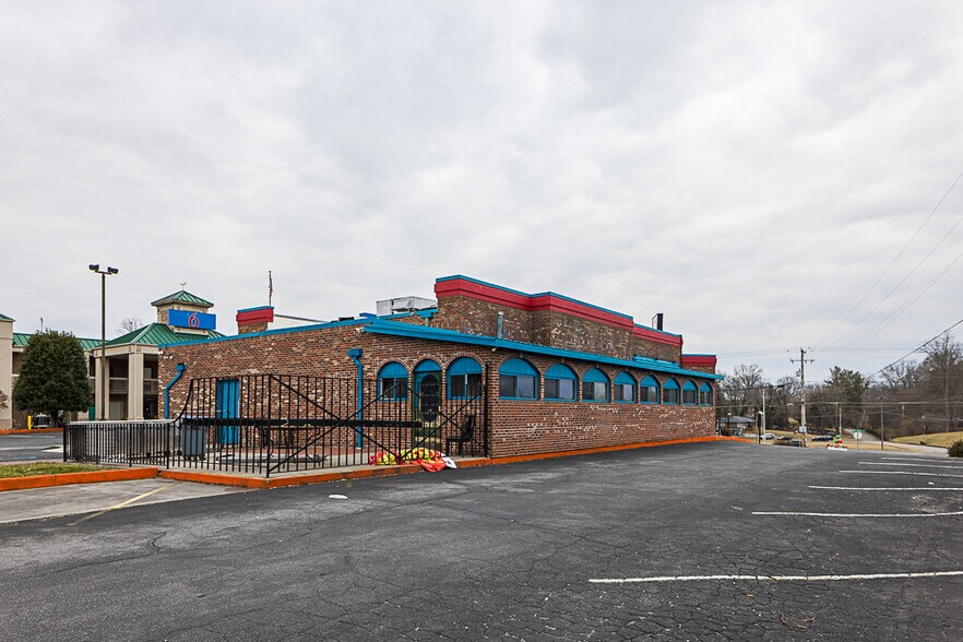 More Photos Of 4250 Fort Henry Dr, Colonial Heights Restaurant For Lease