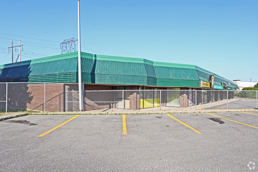 More Photos Of 2130 Robertson Rd, Ottawa Storefront For Lease