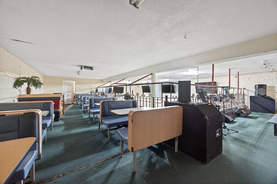 More Photos Of 974 E Main St, Santa Paula Restaurant For Sale