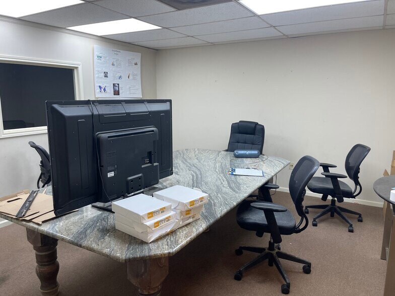 More Photos Of 225 Industrial Rd, Savannah Manufacturing For Sale