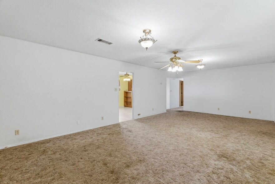 More Photos Of 3523 E Highway 199, Springtown Office For Sale
