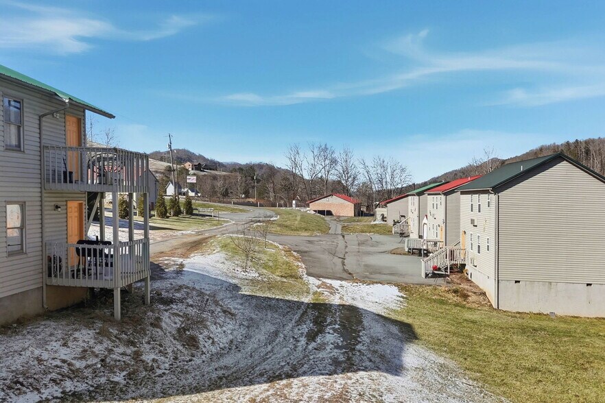 More Photos Of 8703 Highway 19 E, Roan Mountain Apartments For Sale