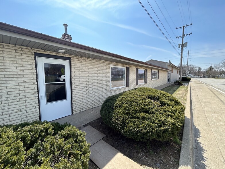 Primary Photo Of 1001 Croxton Ave, Bloomington Research And Development For Lease