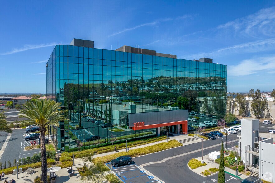 More Photos Of 10680 Treena St, San Diego Unknown For Lease