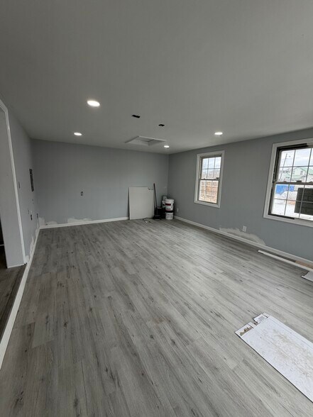 More Photos Of 13801 Brandywine Rd, Brandywine General Retail For Lease