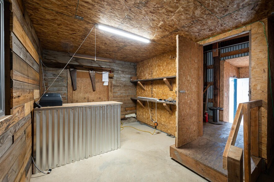 More Photos Of 120 W Smith Rd, Bellingham Service For Sale