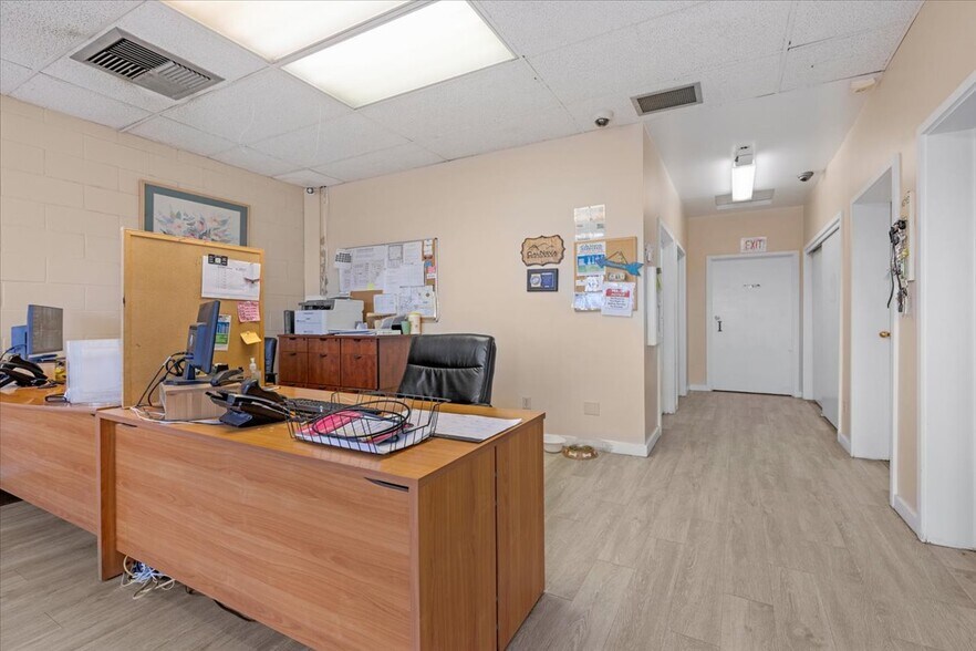 More Photos Of 100 1st St, Coalinga Radio TVTransmission Facilities For Sale