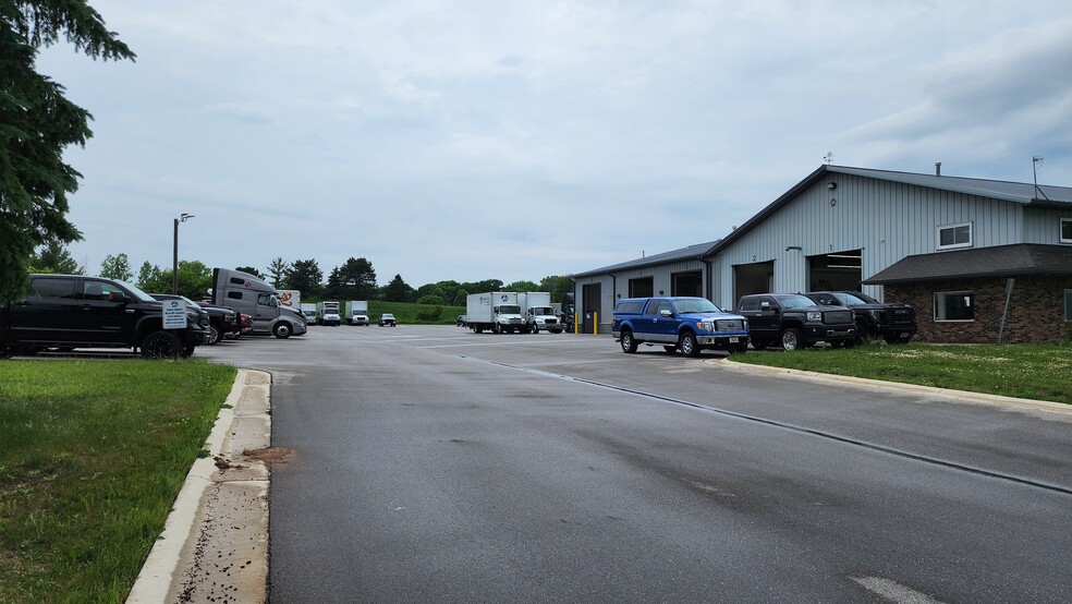 More Photos Of 3070 Commodity Ln, Green Bay Truck Terminal For Sale