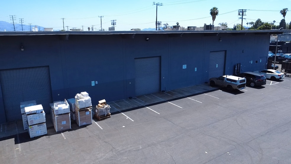 More Photos Of 7535 Woodman Pl, Van Nuys Warehouse For Lease