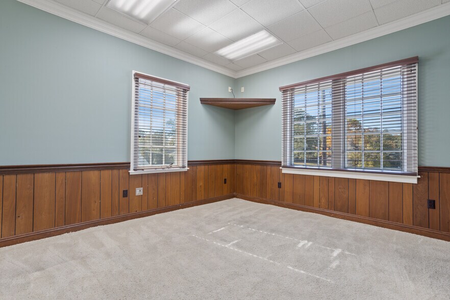 More Photos Of 282 Lameuse St, Biloxi Office For Sale