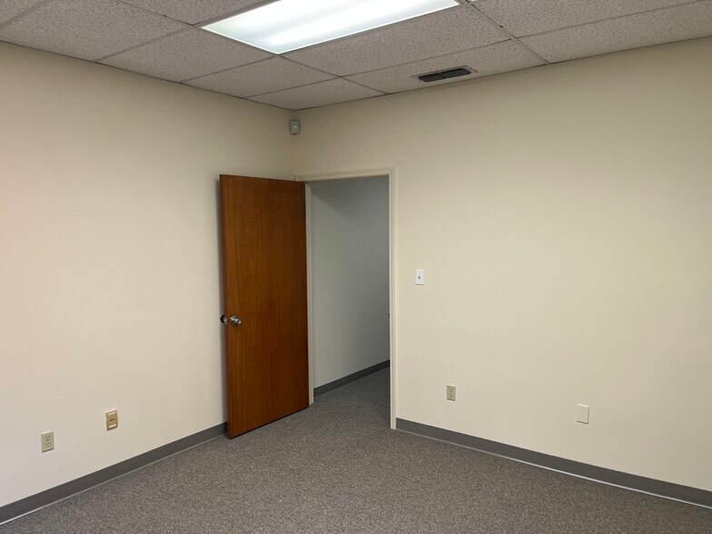 More Photos Of 3948 Sunbeam Rd, Jacksonville Office For Lease