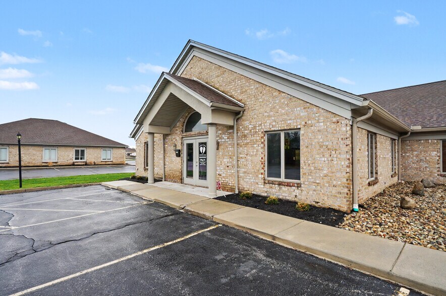 More Photos Of 819 Southwestern Run, Youngstown Medical For Sale