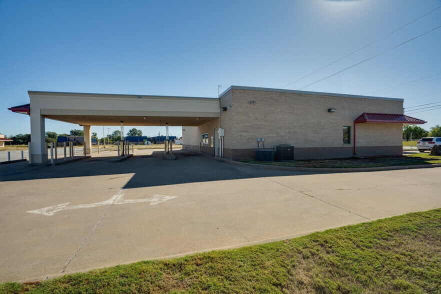 More Photos Of 2618 Old Iowa Park Rd, Wichita Falls Bank For Sale