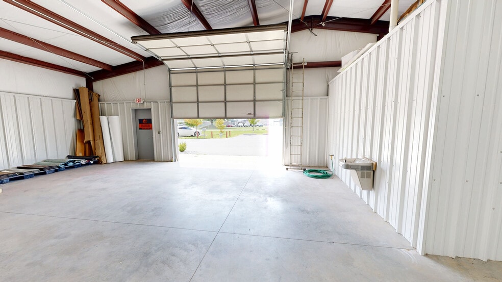 More Photos Of 2087 Long St, Springdale Warehouse For Lease