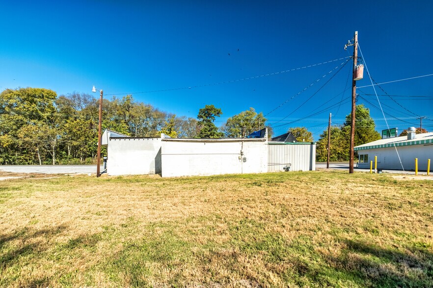 More Photos Of 561-563 McLean Ave, Hopkinsville Freestanding For Sale