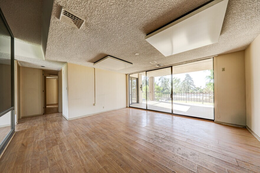 More Photos Of 3200 21st St, Bakersfield Office For Sale