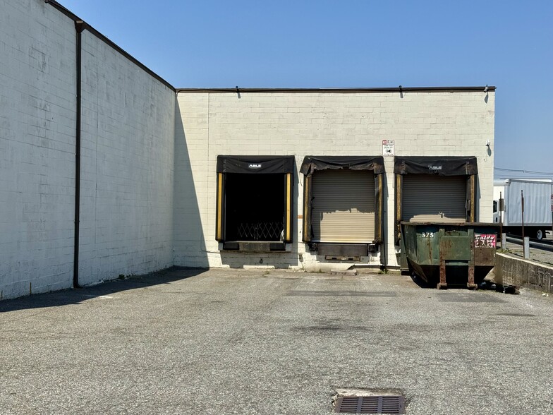 More Photos Of 65 Triangle Blvd, Carlstadt Warehouse For Lease