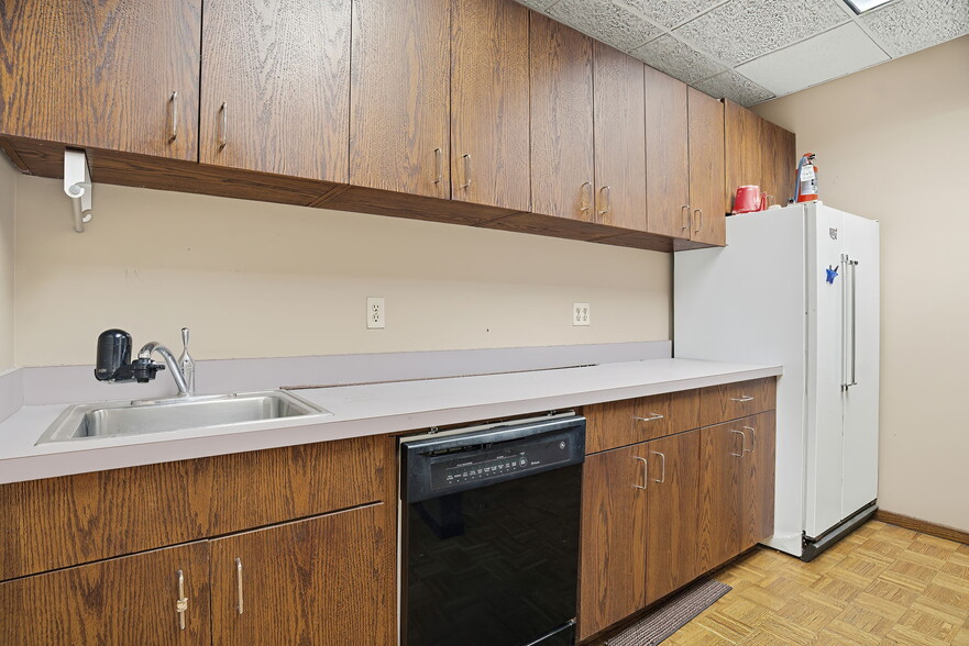 More Photos Of 941 Hillwind Rd NE, Minneapolis Medical For Sale