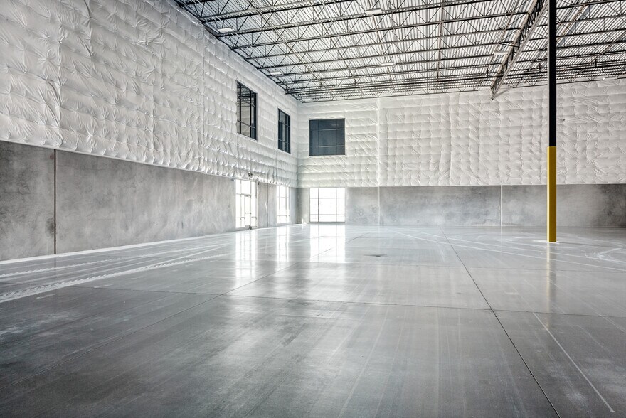 More Photos Of 13550 N Dysart Rd, Surprise Distribution For Lease