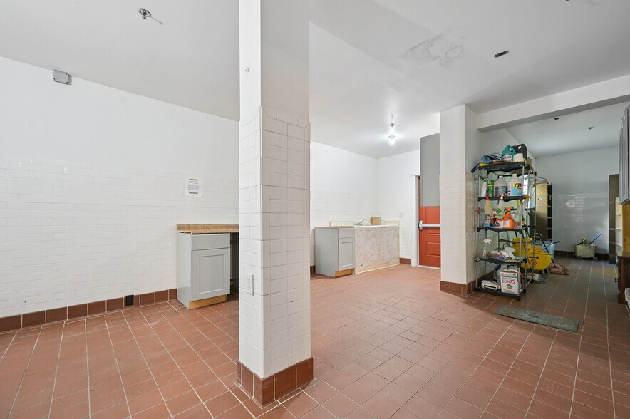 More Photos Of 56 Main St, Stamford Hotel For Sale