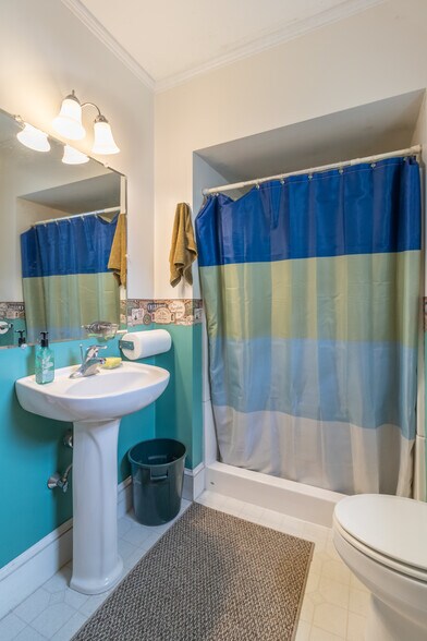 More Photos Of 375 E Main St, Newport Office For Sale