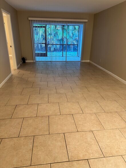 More Photos Of 960 Morningside Dr, Naples Apartments For Sale