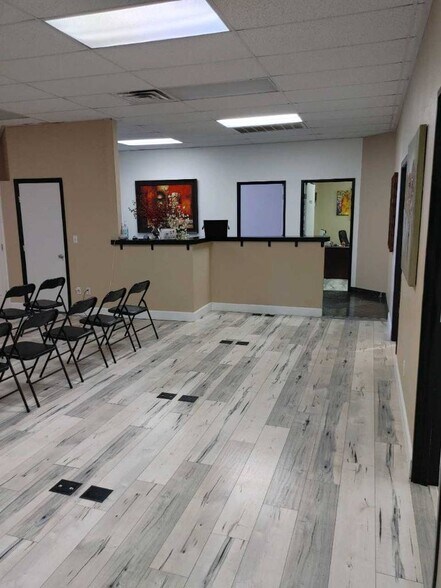 More Photos Of 8867 W Flamingo Rd, Las Vegas Office For Sale
