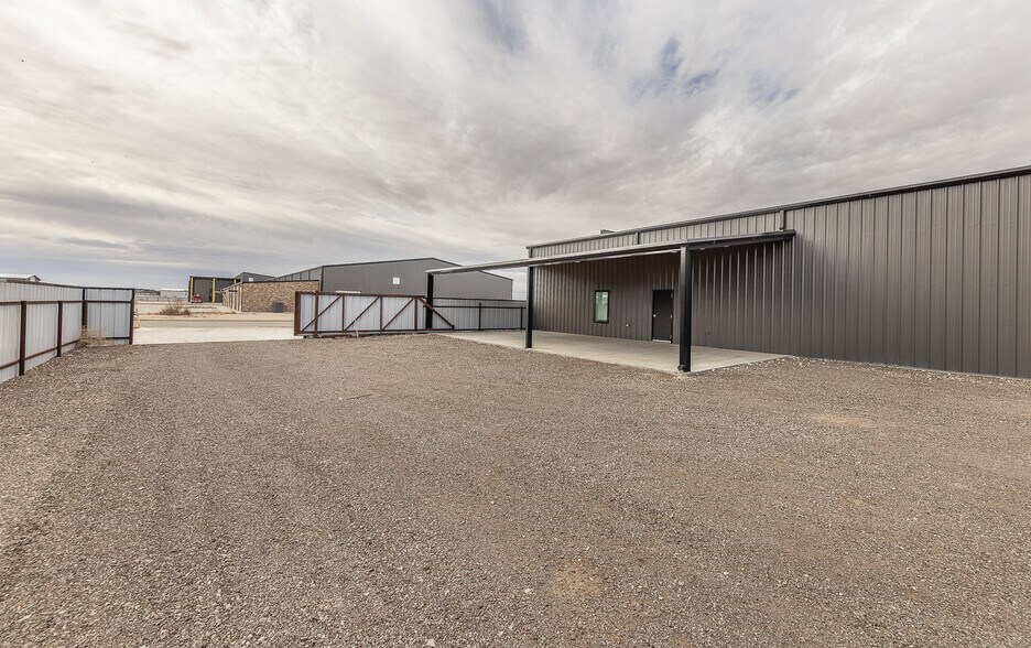 More Photos Of 9006 County Road 6820, Lubbock Warehouse For Lease