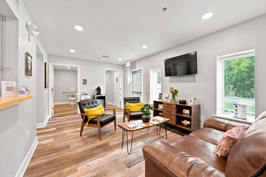 More Photos Of 103 Garris Rd, Downingtown Medical For Sale