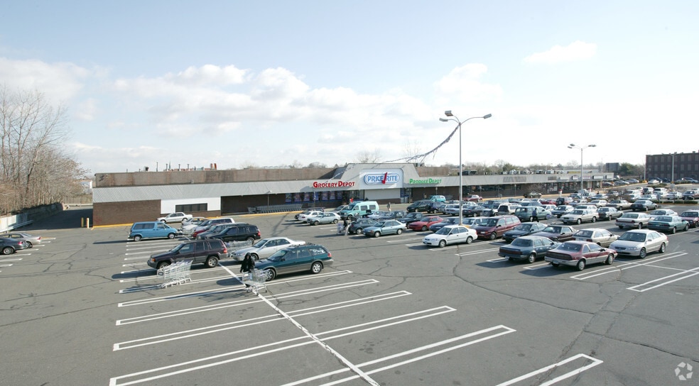 More Photos Of 150-190 Columbus Blvd, New Britain Unknown For Lease