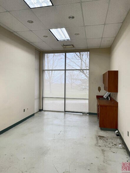 More Photos Of 900 Day Hill Rd, Windsor Flex For Sale