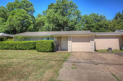 More Photos Of 737 Irby Ln, Irving Medical For Sale