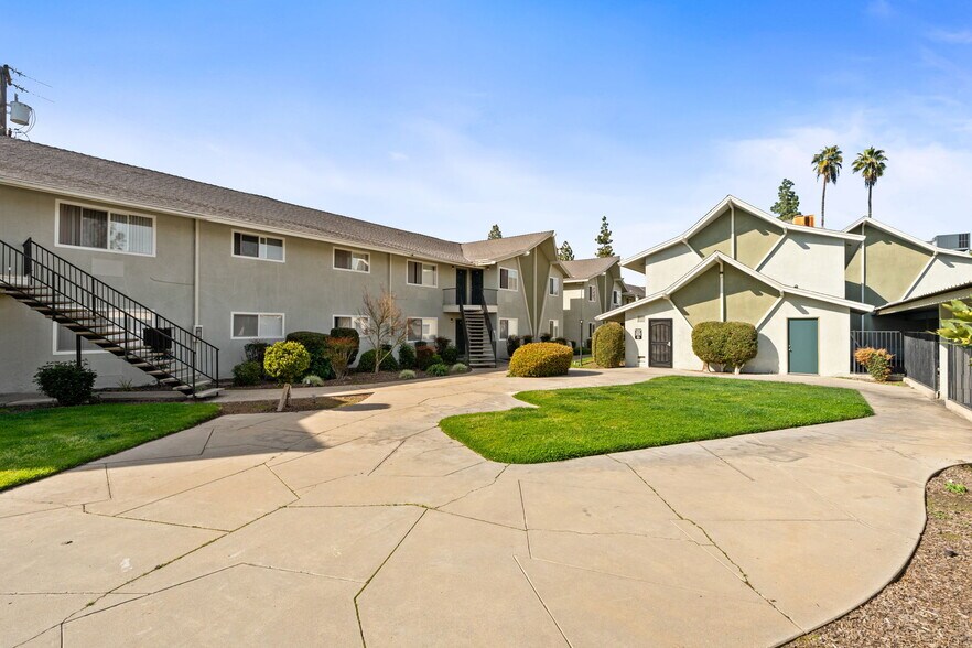 More Photos Of 3830-3850 E Ashlan Ave, Fresno Apartments For Sale